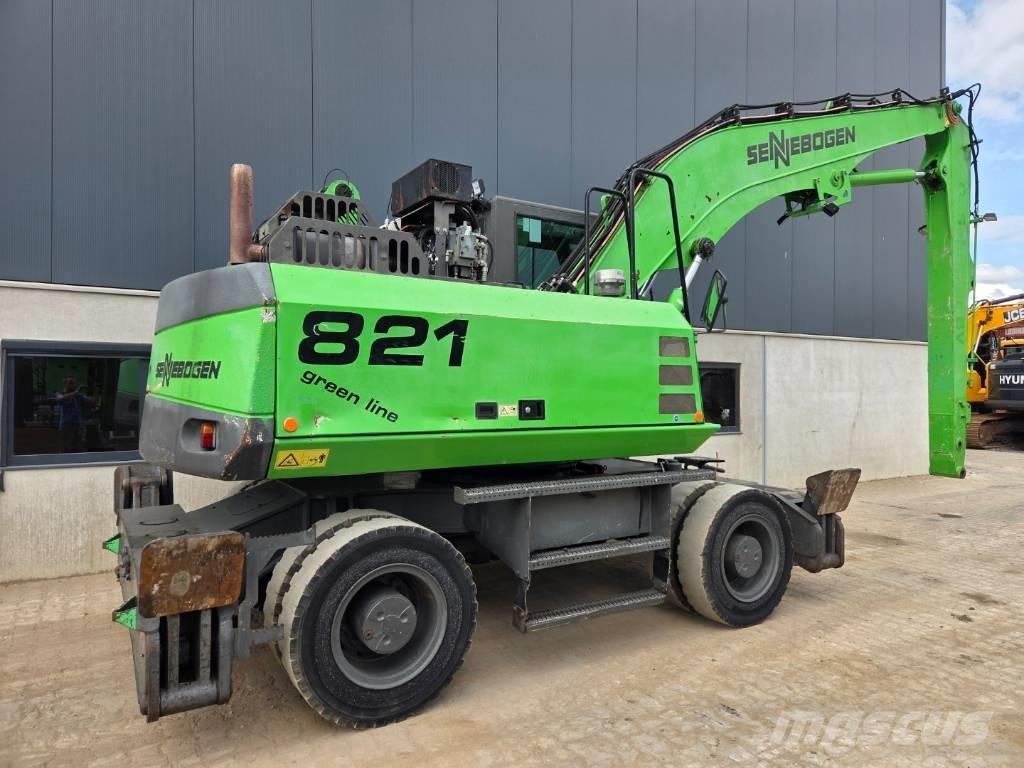Sennebogen 821 廃棄物／工業産廃処理機