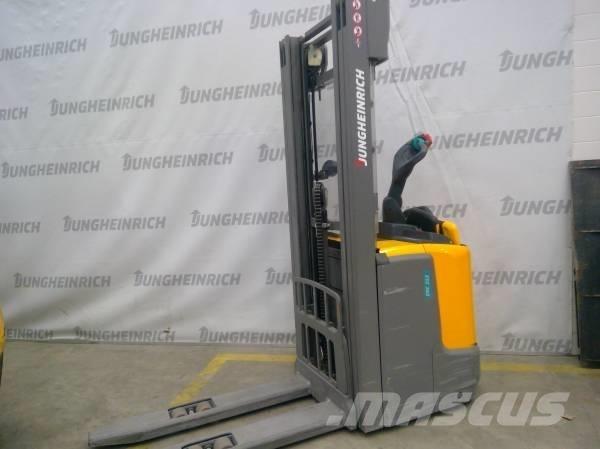 Jungheinrich ERC 212 自走式スタッカー