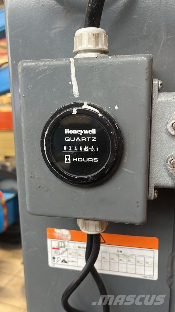 SkyJack SJ 16 シザースリフト