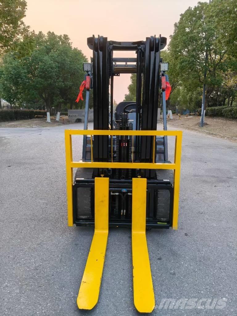 Komatsu 3.5t ディーゼル・軽油