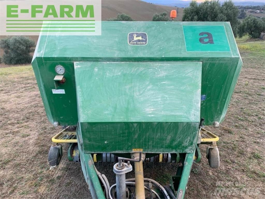John Deere 690 スクエアベーラー