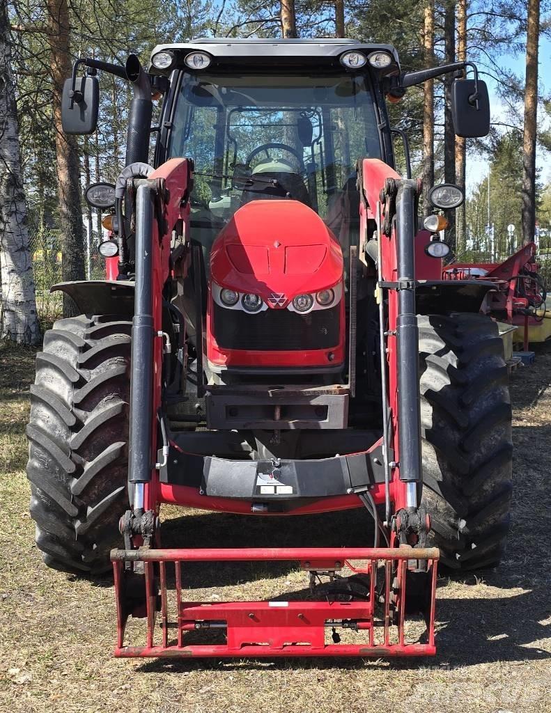 Massey Ferguson 5613 トラクター