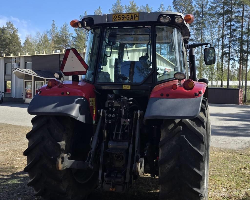 Massey Ferguson 5613 トラクター