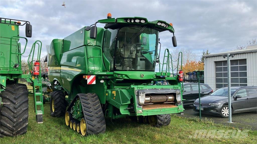 John Deere S680 コンバイン