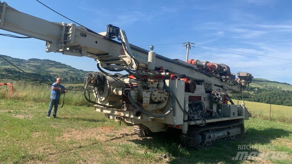 Comacchio MC 900 P1 井戸掘削機