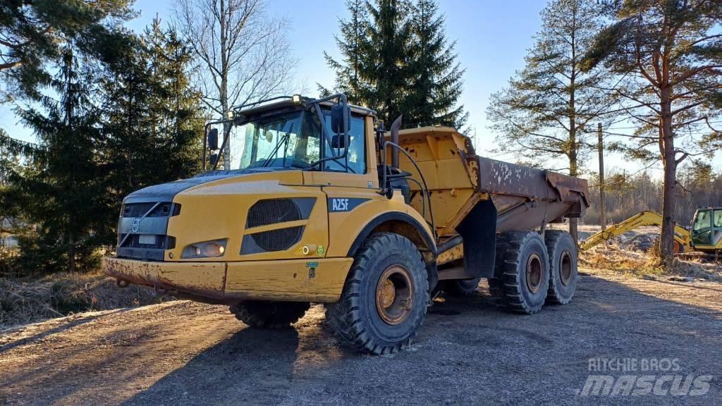 Volvo A 25 F アーティキュレート式ダンプトラック