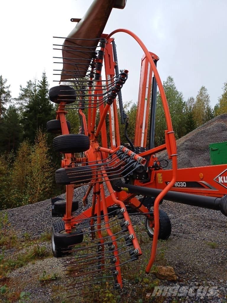 Kuhn GA8030 ウィンドローア/レーキ