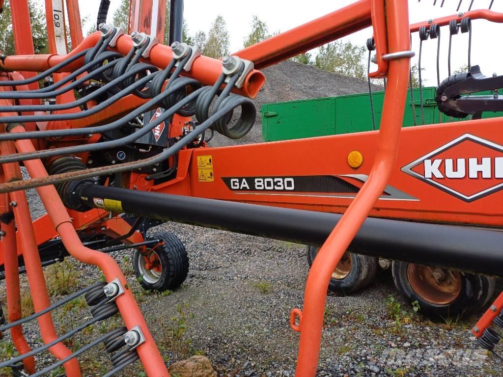 Kuhn GA8030 ウィンドローア/レーキ