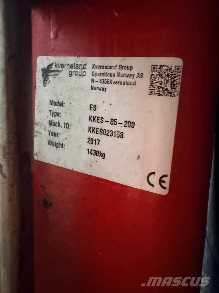 Kverneland ES85 リバーシブルプラウ