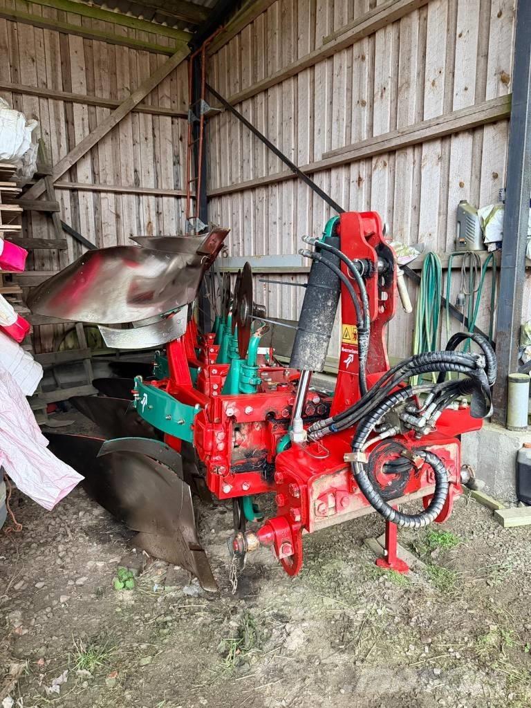 Kverneland ES85 リバーシブルプラウ