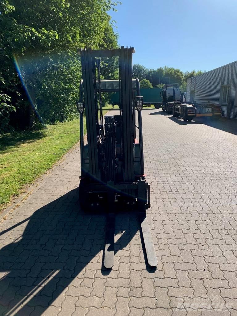 Manitou ME318 バッテリーフォークリフト