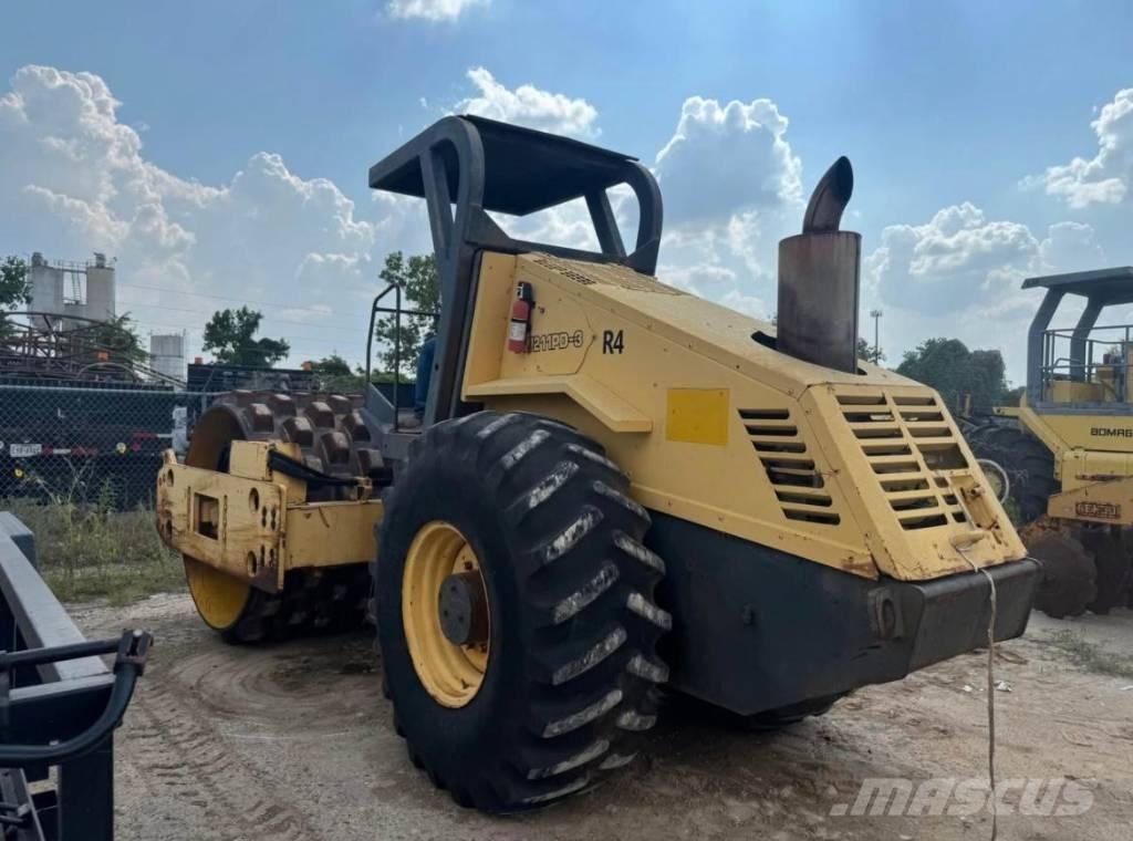 Bomag BW 211 P D-3 振動ローラ