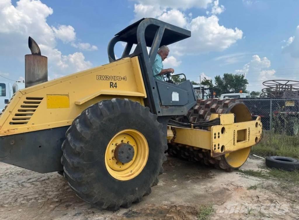 Bomag BW 211 P D-3 振動ローラ