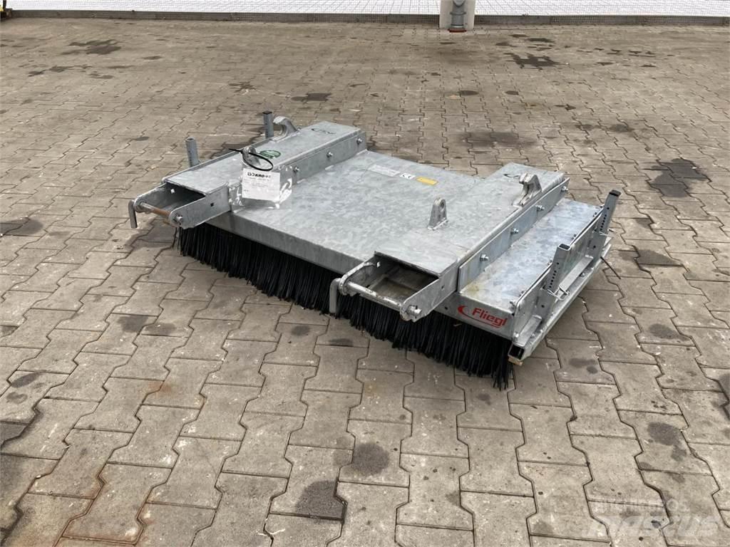 Fliegl Löwe 1,50m 路面清掃機