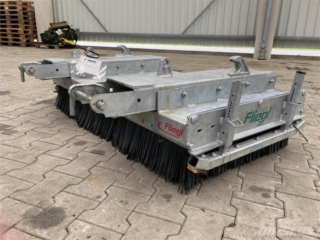 Fliegl Löwe 1,50m 路面清掃機