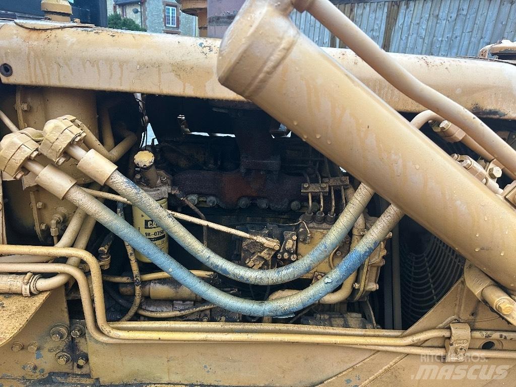 CAT D 4 D ブルドーザー