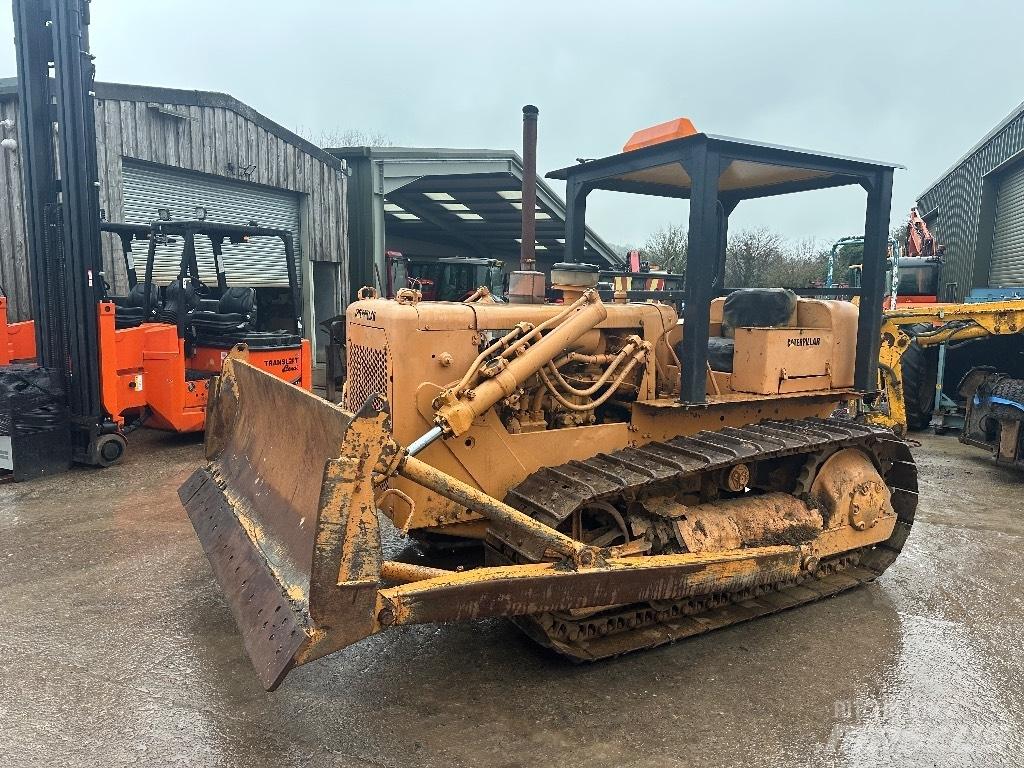 CAT D 4 D ブルドーザー