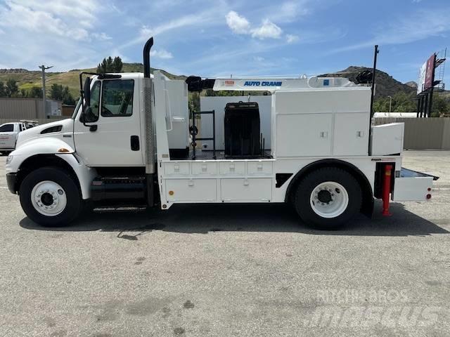 International 4300 多目的／汎用車両