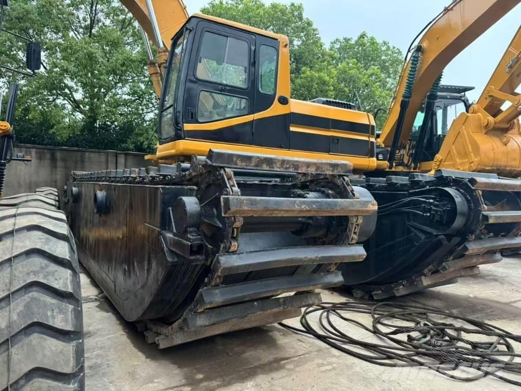 CAT 320 B 水陸両用油圧ショベル、ユンボ