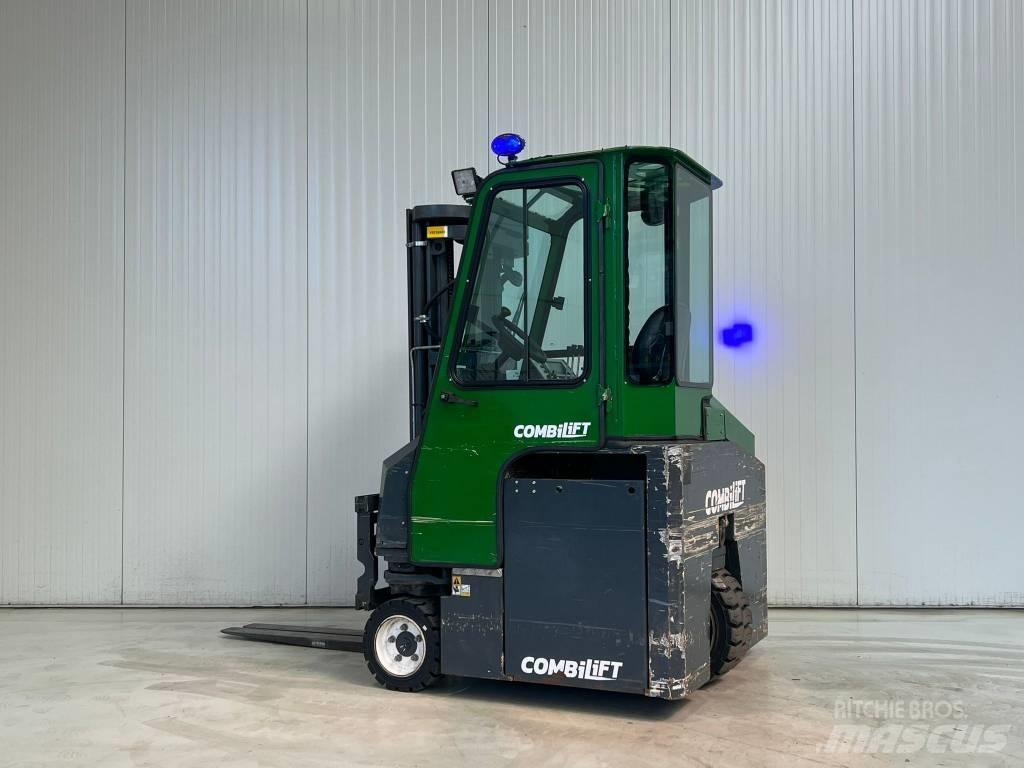 Combilift CBE2500 全方向リーチ型フォークリフト