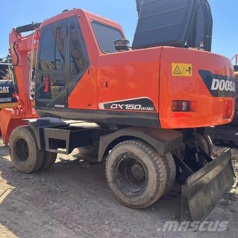 Doosan DX150W ホイール式油圧ショベル（パワーショベル・ユンボ・バックホー）