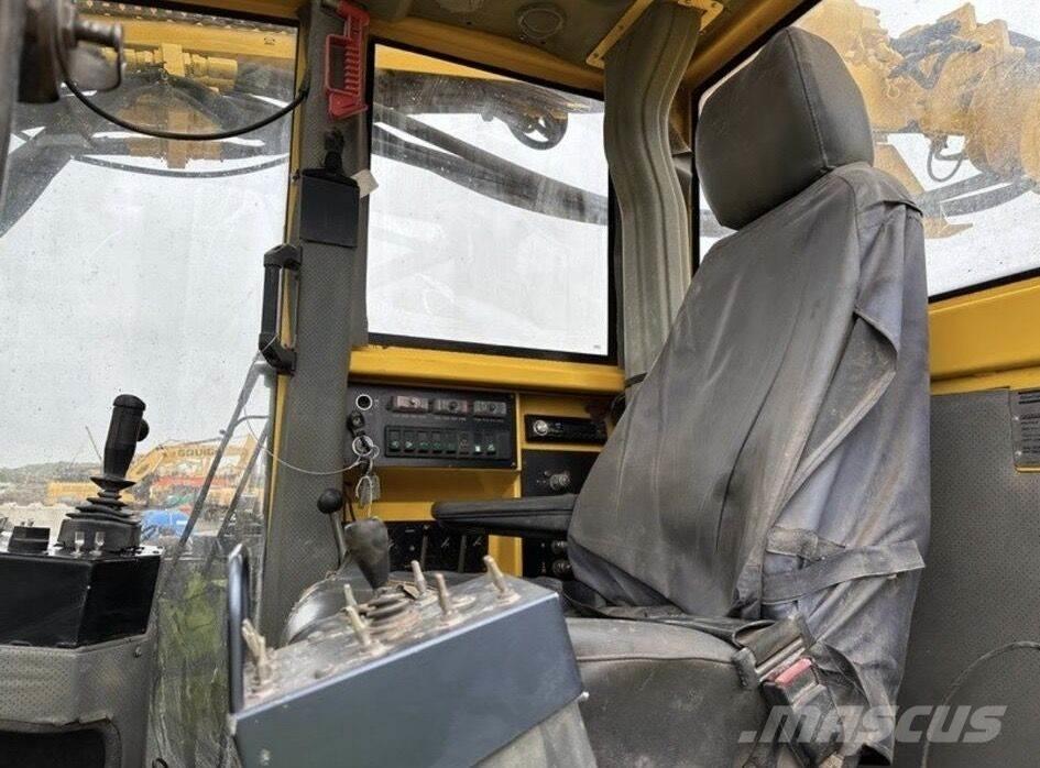 Atlas Copco ROC F6 サーフェイスドリルリグ