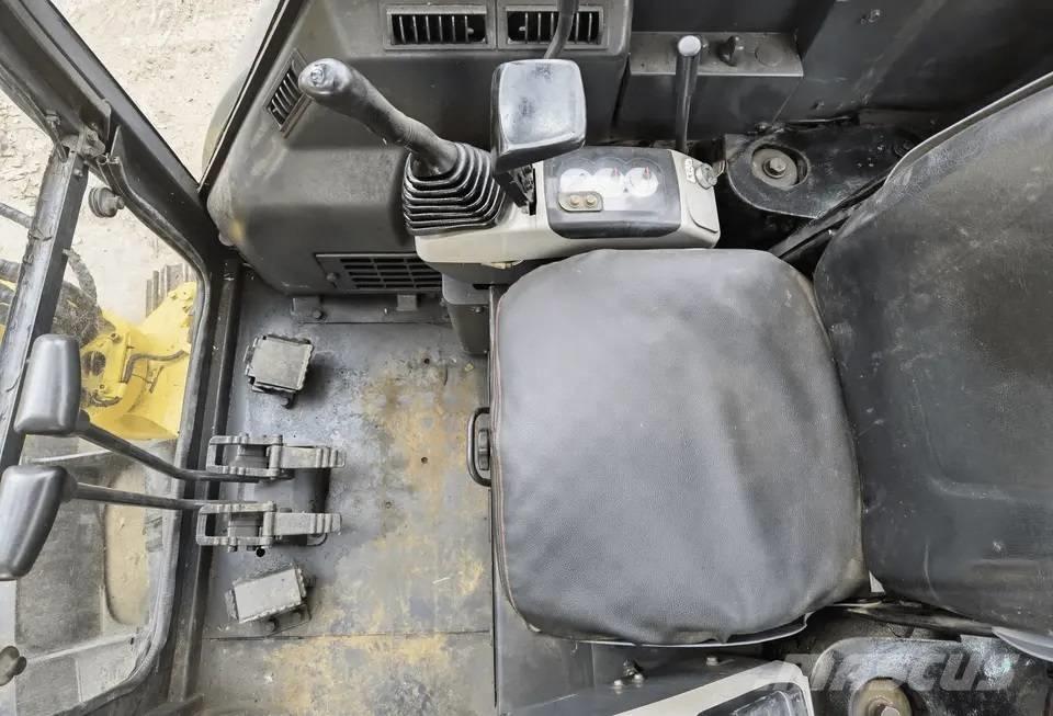 Komatsu PC35 ミニ油圧ショベル 7t以下（ミニユンボ・ミニディガー）