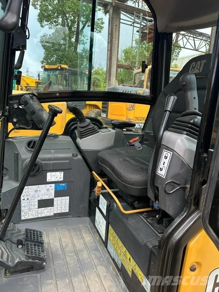 CAT 302 ミニ油圧ショベル 7t以下（ミニユンボ・ミニディガー）