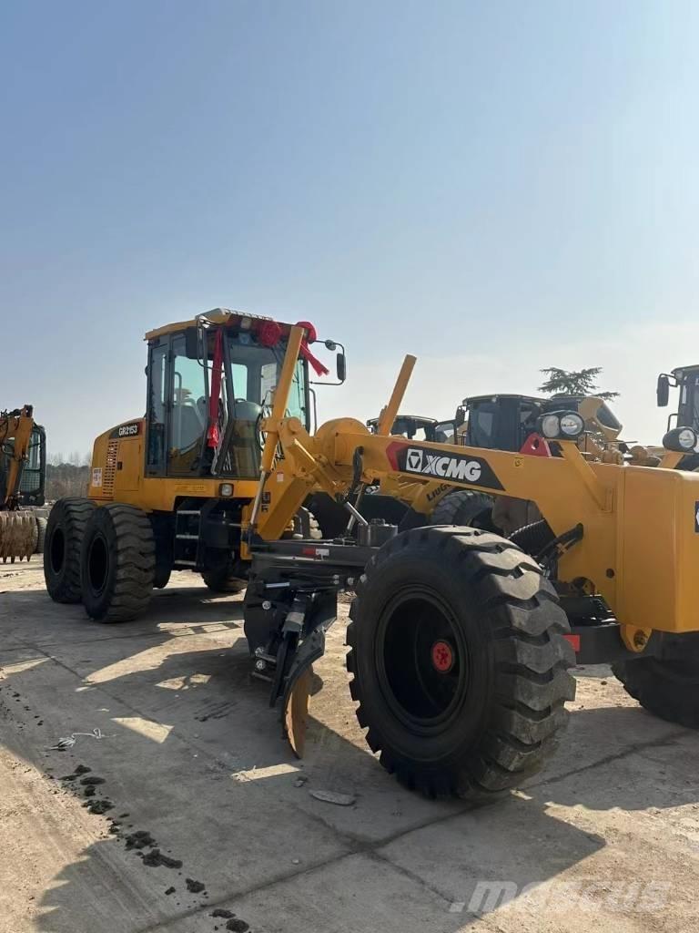XCMG GR 2153 モーターグレーダー