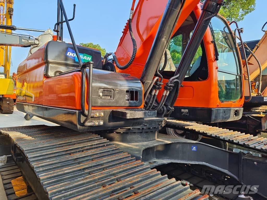 Doosan DX 225 LC 大型油圧ショベル12t以上（パワーショベル・ユンボ）