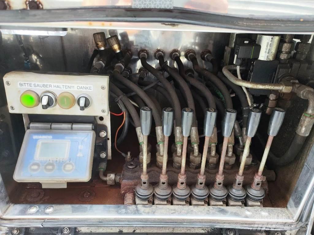 Meusburger MTS-3 ローローダーセミトレーラー
