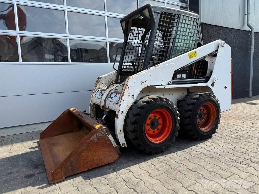 Bobcat S130 スキッドステアローダー