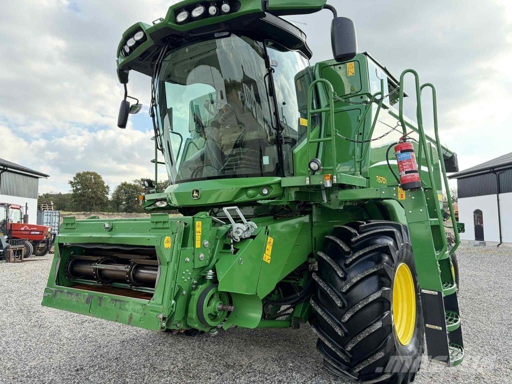 John Deere T 670 i コンバイン