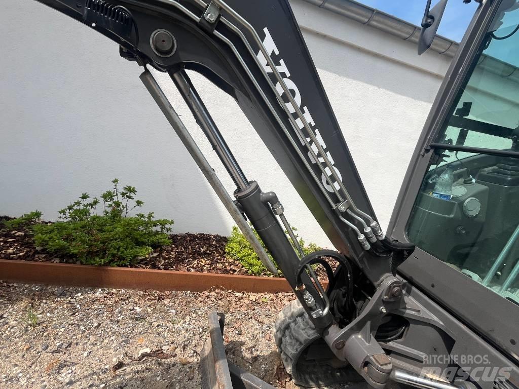 Volvo ECR 25 D ミニ油圧ショベル 7t以下（ミニユンボ・ミニディガー）
