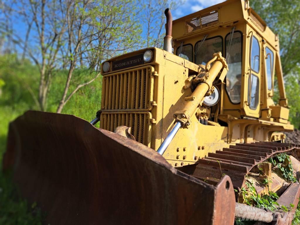 Komatsu D85A ブルドーザー