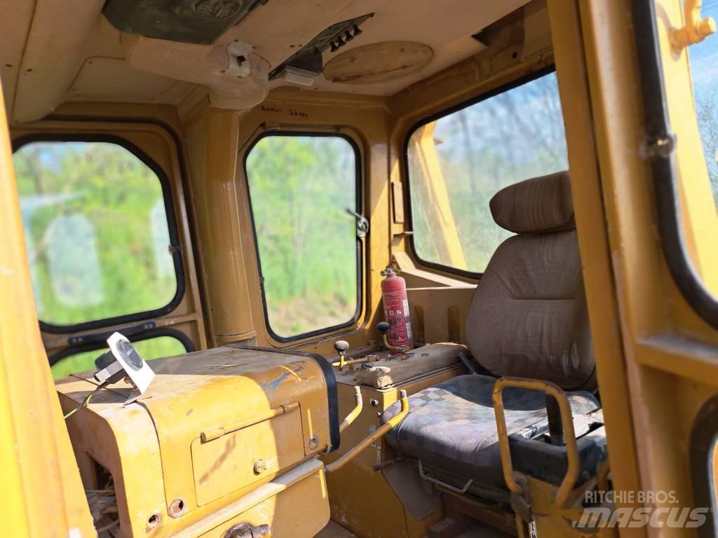 Komatsu D85A ブルドーザー