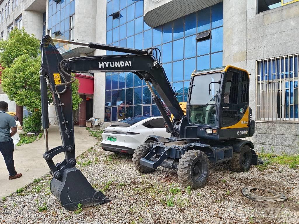 CAT R60W ホイール式油圧ショベル（パワーショベル・ユンボ・バックホー）