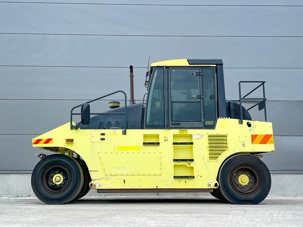 Ammann AP 240 タイヤローラ