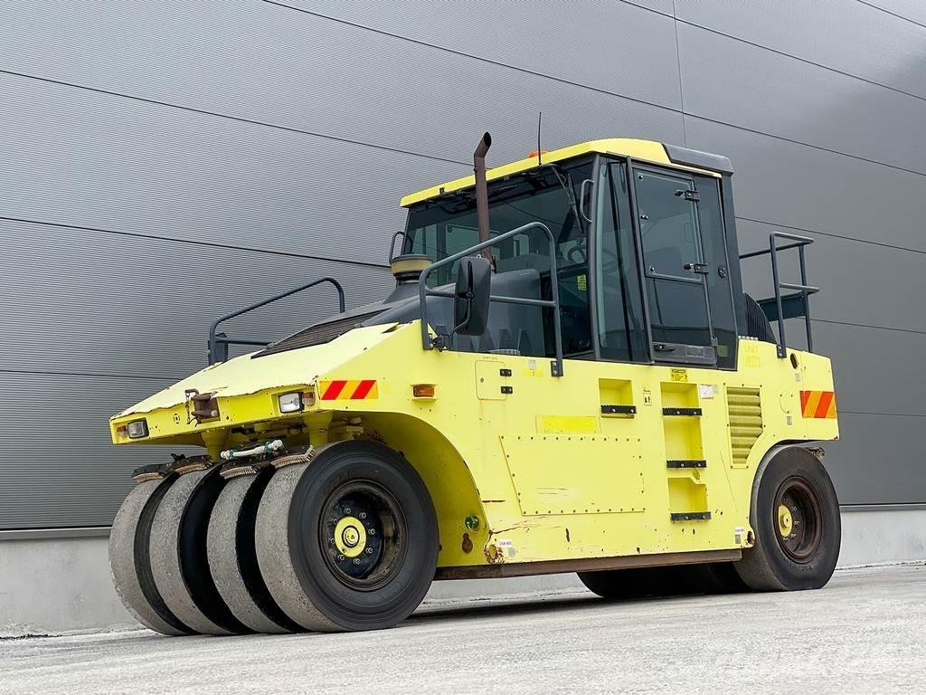 Ammann AP 240 タイヤローラ
