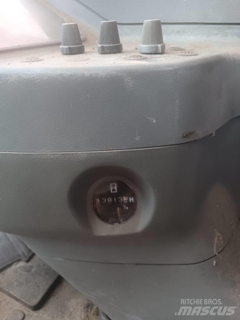 Fiat-Hitachi EX135W ホイール式油圧ショベル（パワーショベル・ユンボ・バックホー）
