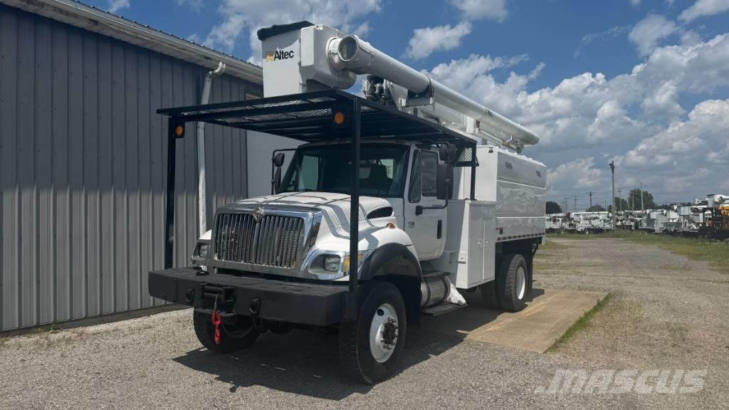 Altec LRV55 トラック高所作業車