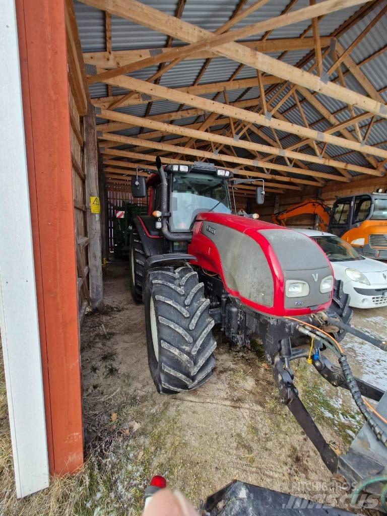 Valtra T 151 hitchec トラクター