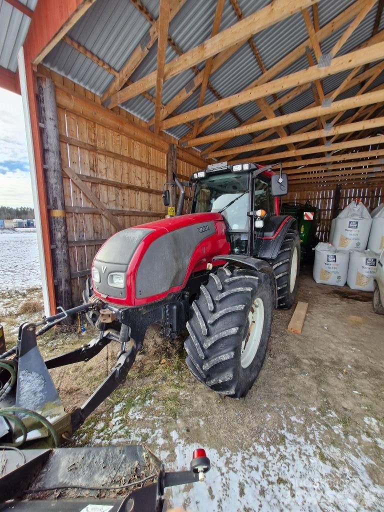 Valtra T 151 hitchec トラクター