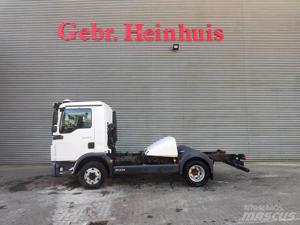 MAN TGL 8.220 4x2 キャブ付きシャーシ