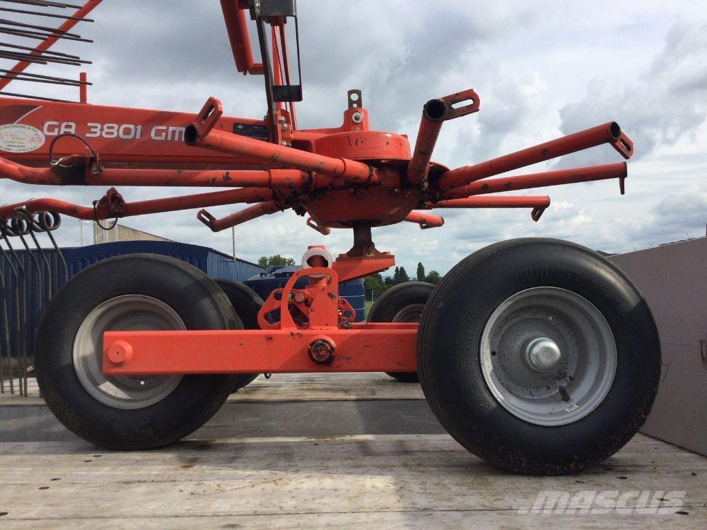 Kuhn GA 3801 GM ウィンドローア/レーキ