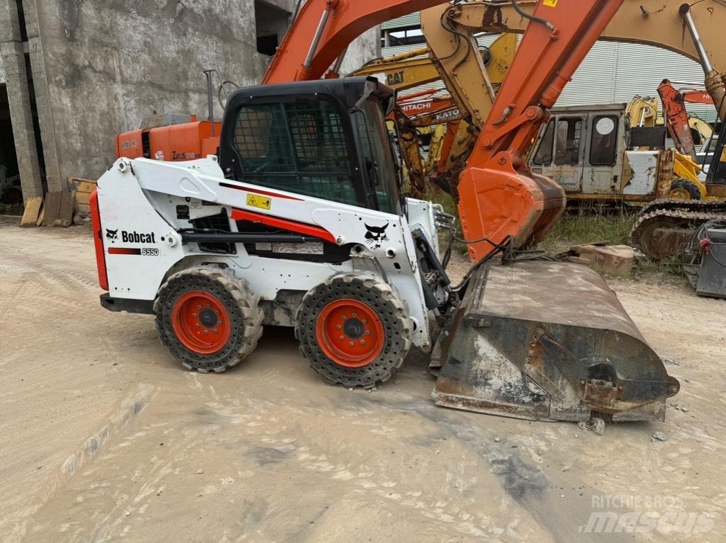 Bobcat S 550 スキッドステアローダー