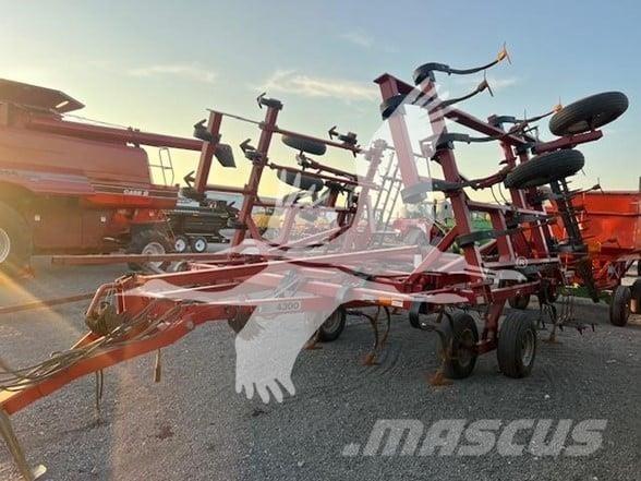 Case IH 4300 カルチベーター