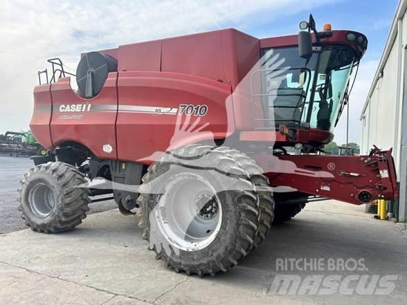 Case IH 7010 コンバイン
