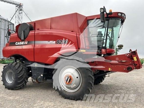 Case IH 8230 コンバイン