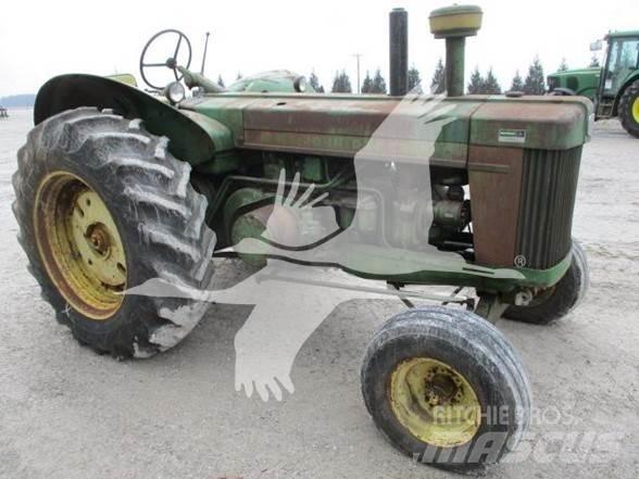 John Deere 820 トラクター